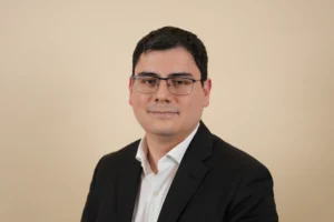 Dr. Edgar Carmona, doctor especialista en Clínica Egos